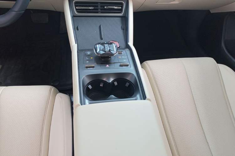 Used BYD Qin L 2024 DM-i 120KM Beyond Model Gear Lever