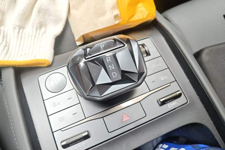 Used BYD Qin L 2024 DM-i 80KM Leading Model Gear Lever