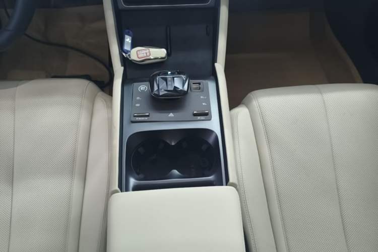 Used BYD Qin L 2024 DM-i 80KM Beyond Model Gear Lever