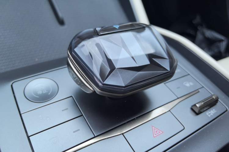 Used BYD Qin L 2024 DM-i 120KM Beyond Model Gear Lever