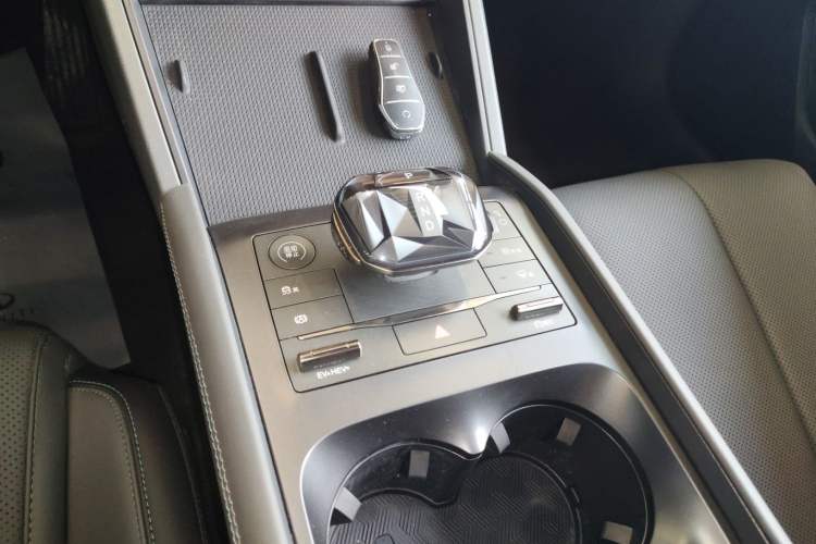 Used BYD Qin L 2024 DM-i 80KM Leading Model Gear Lever
