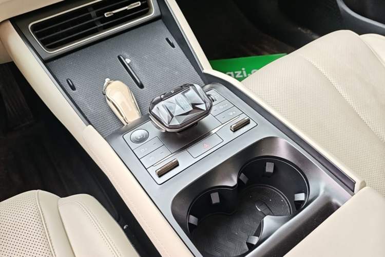 Used BYD Qin L 2024 DM-i 120KM Leading Model Gear Lever