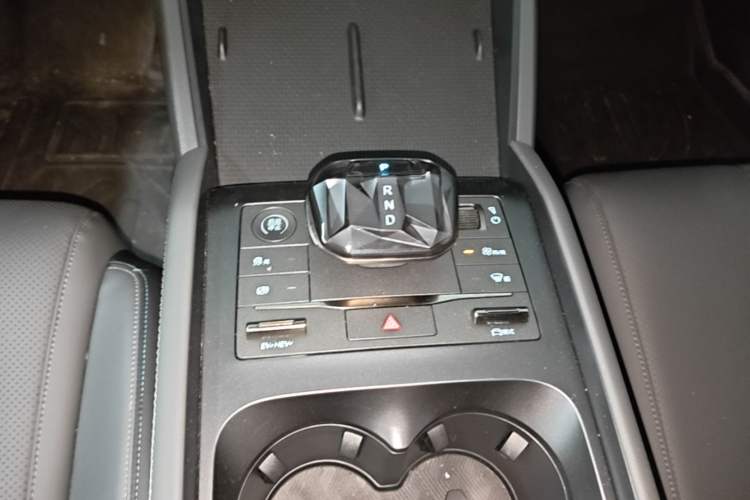 Used BYD Qin L 2024 DM-i 80KM Leading Model Gear Lever