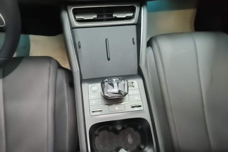 Used BYD Qin L 2024 DM-i 80KM Beyond Model Gear Lever