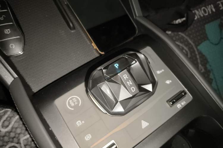 Used BYD Qin L 2024 DM-i 80KM Leading Model Gear Lever