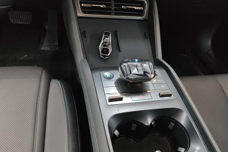 Used BYD Qin L 2024 DM-i 80KM Beyond Model Gear Lever