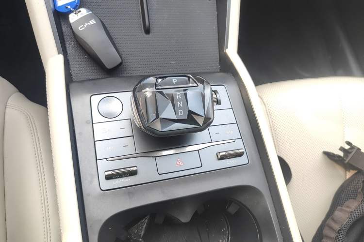 Used BYD Qin L 2024 DM-i 80KM Beyond Model Gear Lever