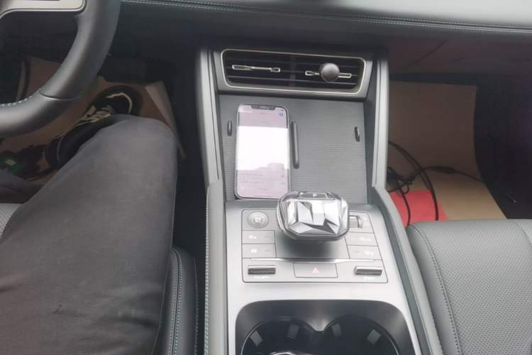 Used BYD Qin L 2024 DM-i 80KM Leading Model Gear Lever