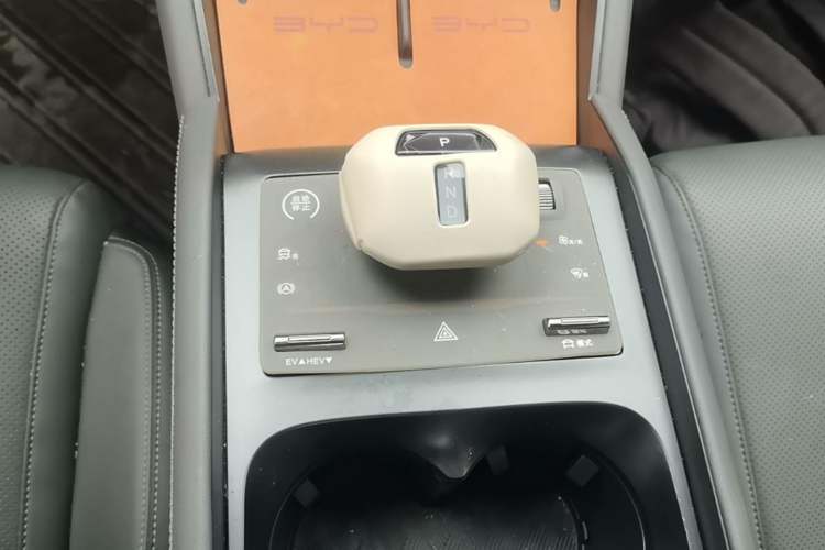 Used BYD Qin L 2024 DM-i 120KM Leading Model Gear Lever
