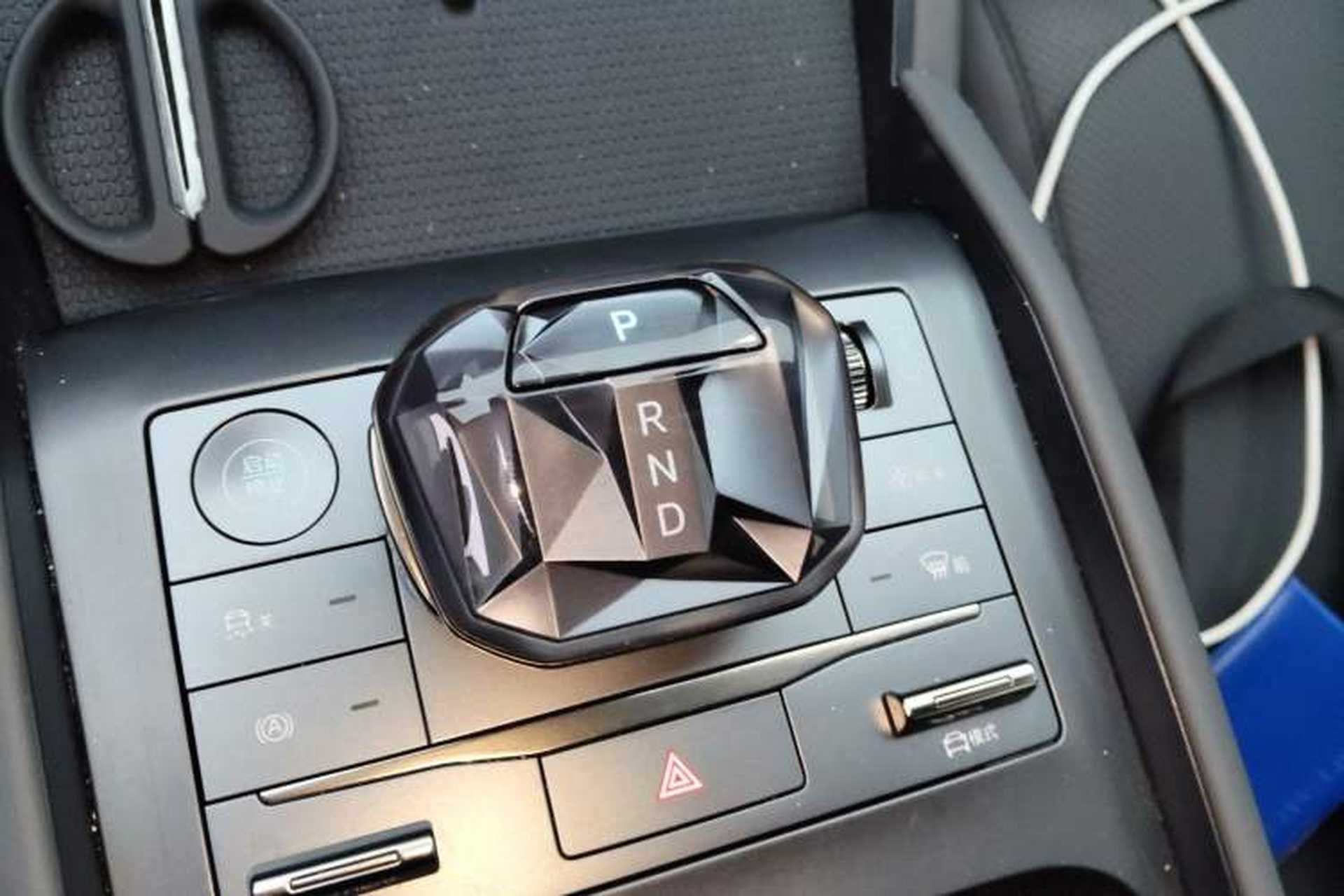 Used BYD Qin L 2024 DM-i 120KM Leading Model Gear Lever