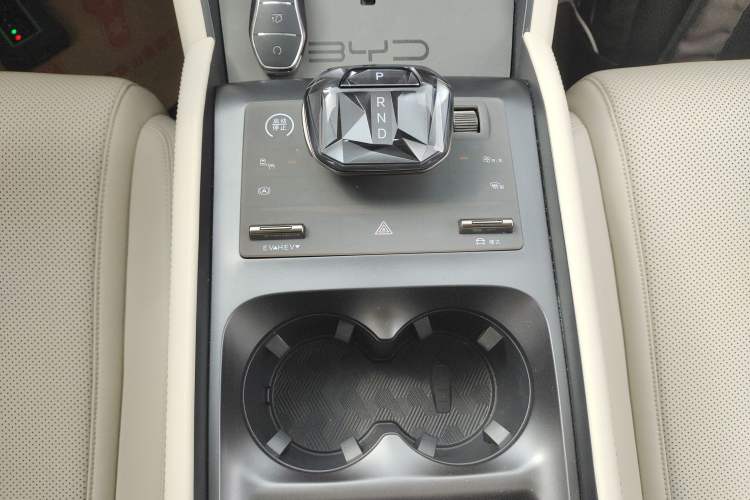 Used BYD Qin L 2024 DM-i 120KM Beyond Model Gear Lever