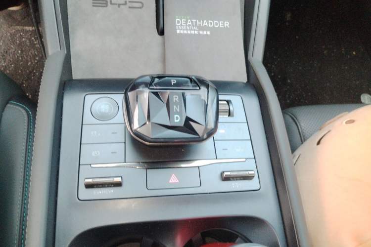 Used BYD Qin L 2024 DM-i 80KM Leading Model Gear Lever