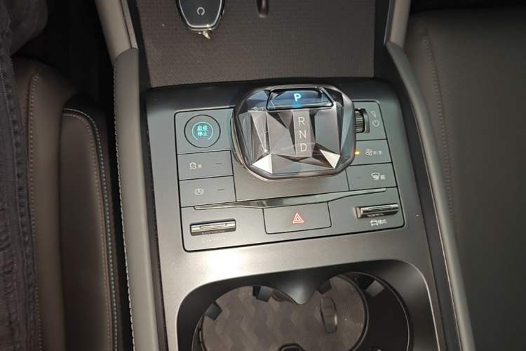 Used BYD Qin L 2024 DM-i 80KM Leading Model Gear Lever
