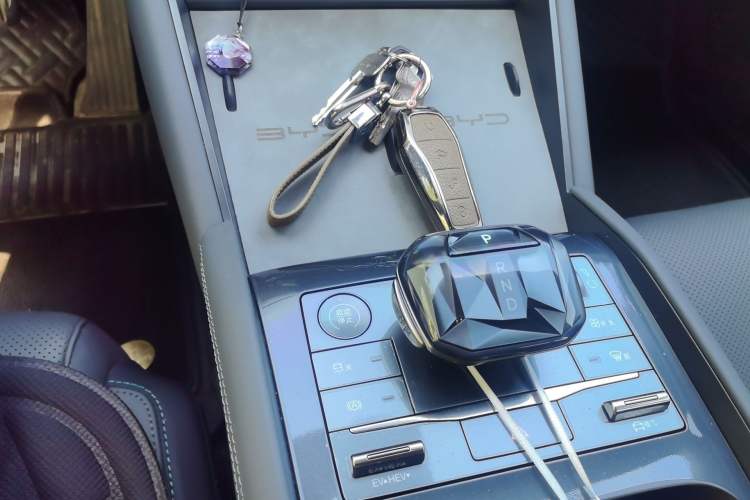 Used BYD Qin L 2024 DM-i 120KM Leading Model Gear Lever