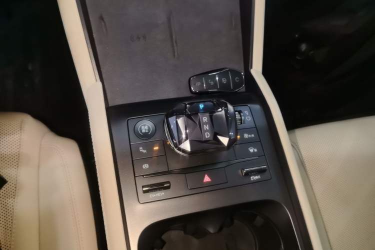 Used BYD Qin L 2024 DM-i 120KM Excellence Model Gear Lever