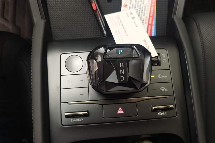 Used BYD Qin L 2024 DM-i 80KM Leading Model Gear Lever