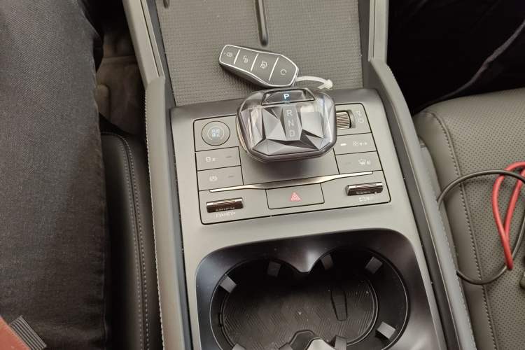 Used BYD Qin L 2024 DM-i 80KM Leading Model Gear Lever