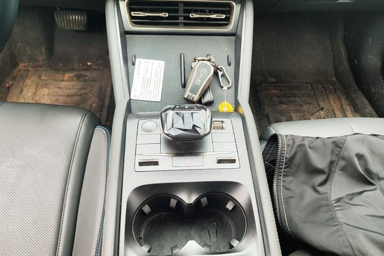 Used BYD Qin L 2024 DM-i 120KM Leading Model Gear Lever