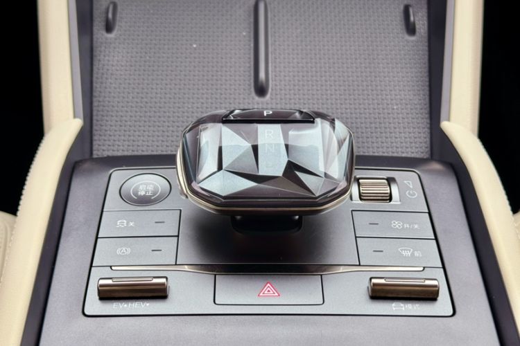 Used BYD Qin L 2024 DM-i 80KM Leading Model Interior 4