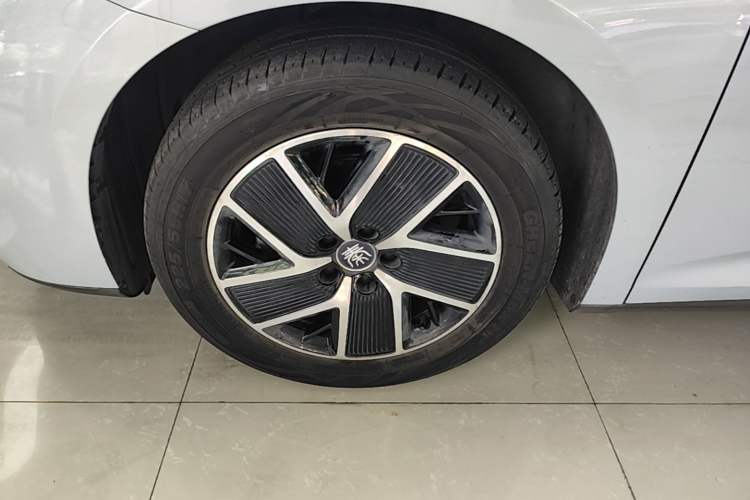 Used BYD Qin L 2024 DM-i 120KM Leading Model Left Front Wheel Hub