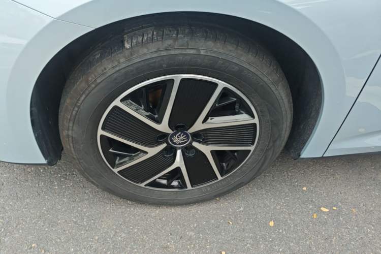 Used BYD Qin L 2024 DM-i 120KM Beyond Model Left Front Wheel Hub