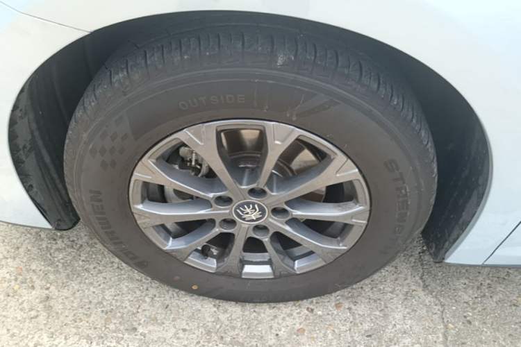 Used BYD Qin L 2024 DM-i 80KM Leading Model Left Front Wheel Hub