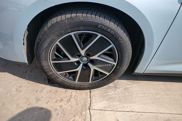 Used BYD Qin L 2024 DM-i 120KM Leading Model Left Front Wheel Hub