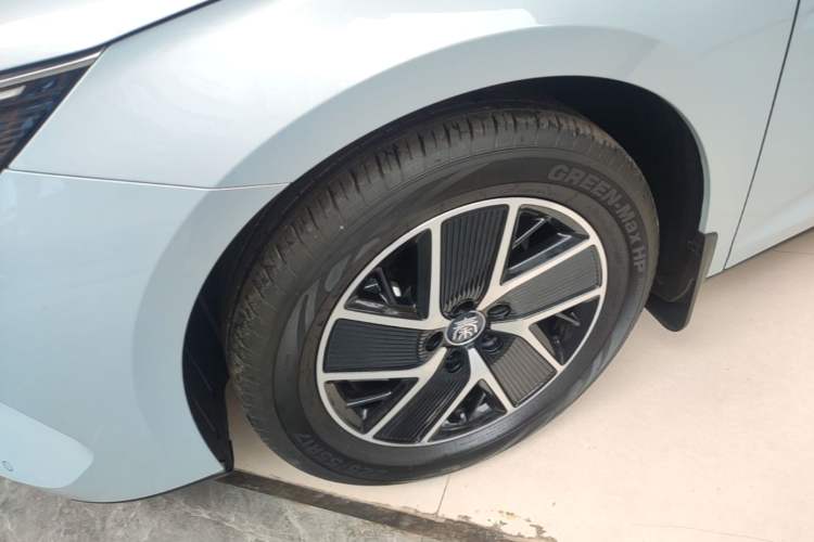 Used BYD Qin L 2024 DM-i 120KM Beyond Model Left Front Wheel Hub