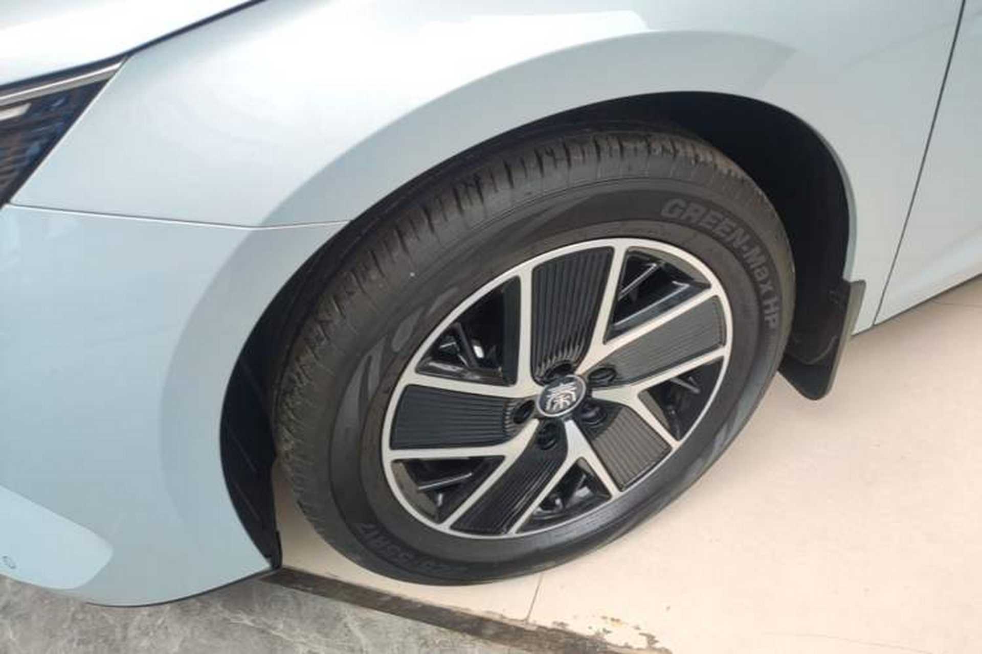 Used BYD Qin L 2024 DM-i 120KM Beyond Model Left Front Wheel Hub