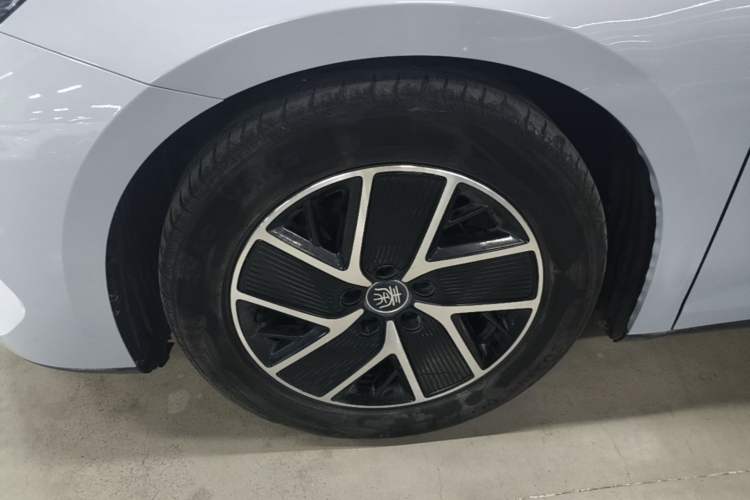 Used BYD Qin L 2024 DM-i 80KM Beyond Model Left Front Wheel Hub