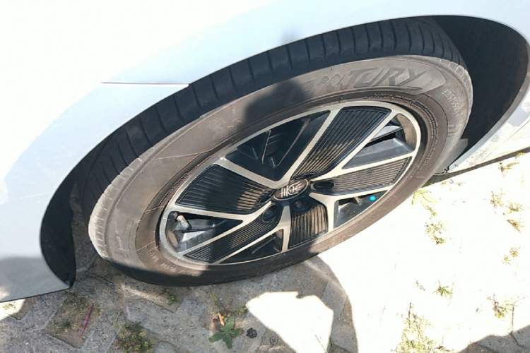 Used BYD Qin L 2024 DM-i 80KM Beyond Model Left Front Wheel Hub