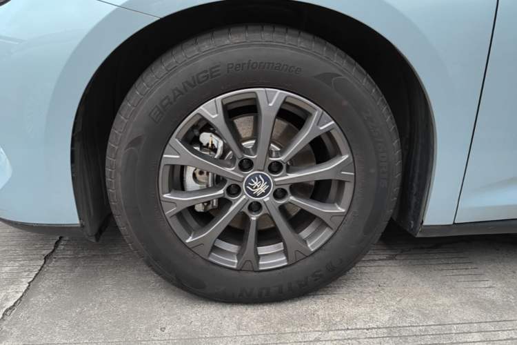 Used BYD Qin L 2024 DM-i 80KM Leading Model Left Front Wheel Hub