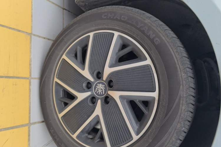 Used BYD Qin L 2024 DM-i 120KM Beyond Model Left Front Wheel Hub