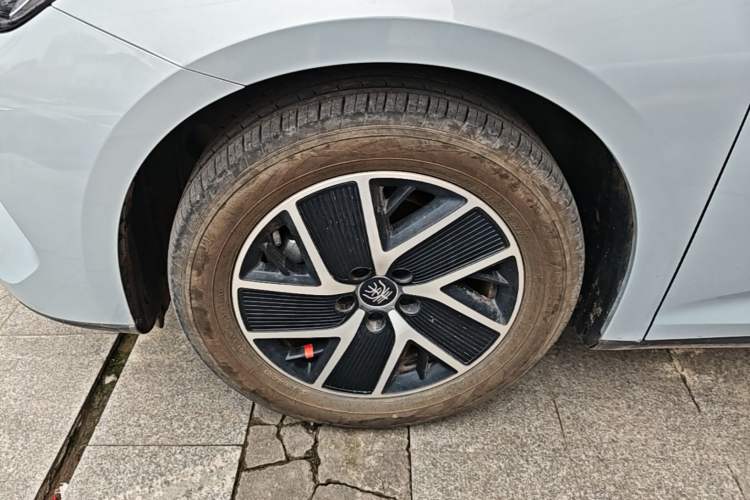 Used BYD Qin L 2024 DM-i 120KM Leading Model Left Front Wheel Hub
