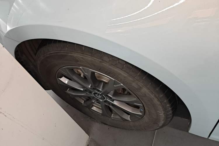 Used BYD Qin L 2024 DM-i 80KM Leading Model Left Front Wheel Hub