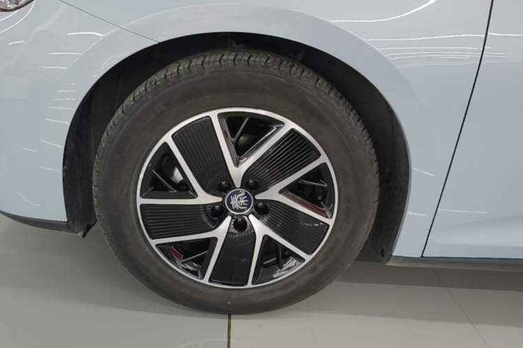 Used BYD Qin L 2024 DM-i 80KM Beyond Model Left Front Wheel Hub