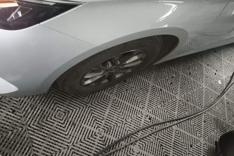 Used BYD Qin L 2024 DM-i 80KM Leading Model Left Front Wheel Hub