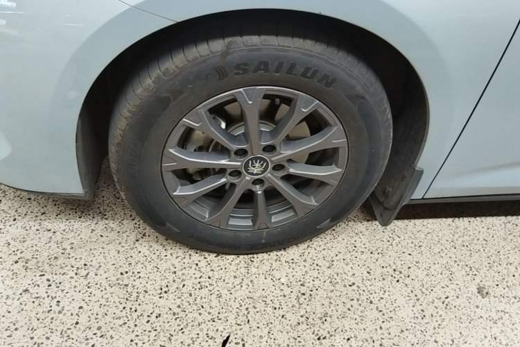Used BYD Qin L 2024 DM-i 80KM Leading Model Left Front Wheel Hub