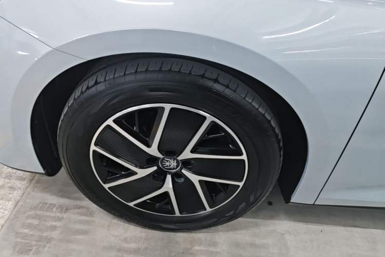 Used BYD Qin L 2024 DM-i 80KM Beyond Model Left Front Wheel Hub