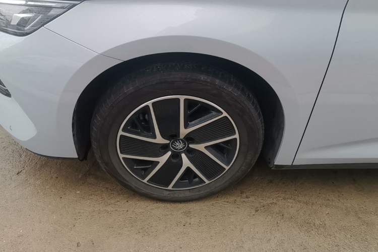 Used BYD Qin L 2024 DM-i 120KM Leading Model Left Front Wheel Hub
