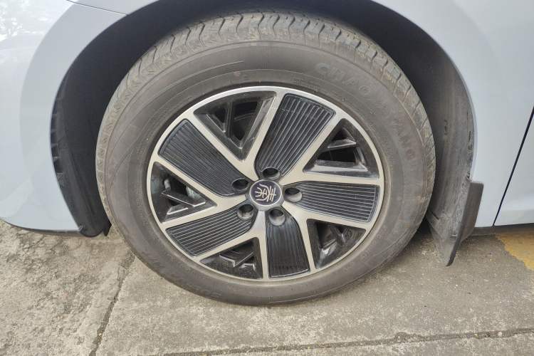Used BYD Qin L 2024 DM-i 120KM Beyond Model Left Front Wheel Hub