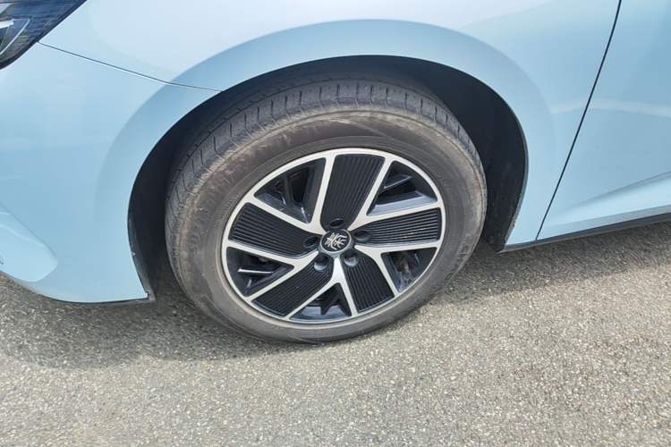 Used BYD Qin L 2024 DM-i 120KM Leading Model Left Front Wheel Hub