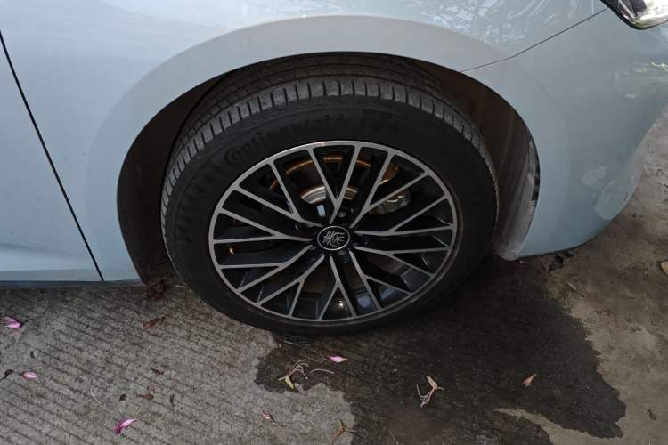 Used BYD Qin L 2024 DM-i 120KM Excellence Model Right Front Wheel Hub