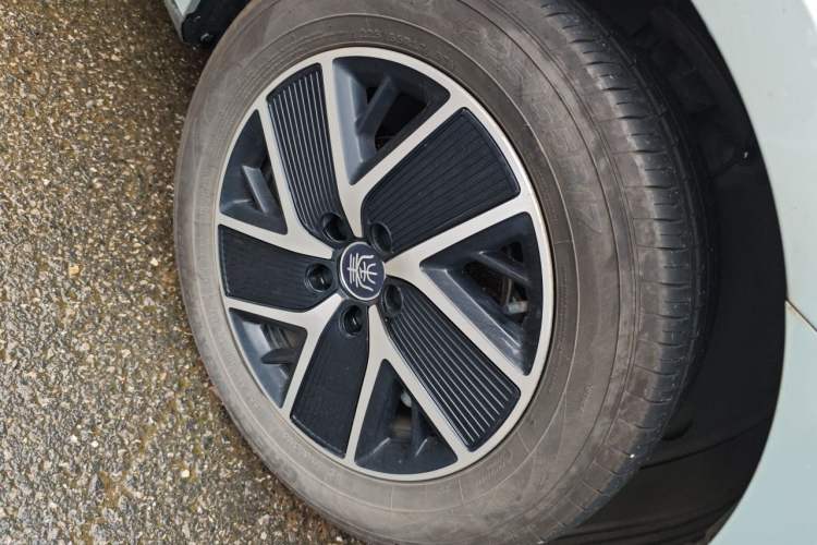 Used BYD Qin L 2024 DM-i 120KM Leading Model Right Front Wheel Hub