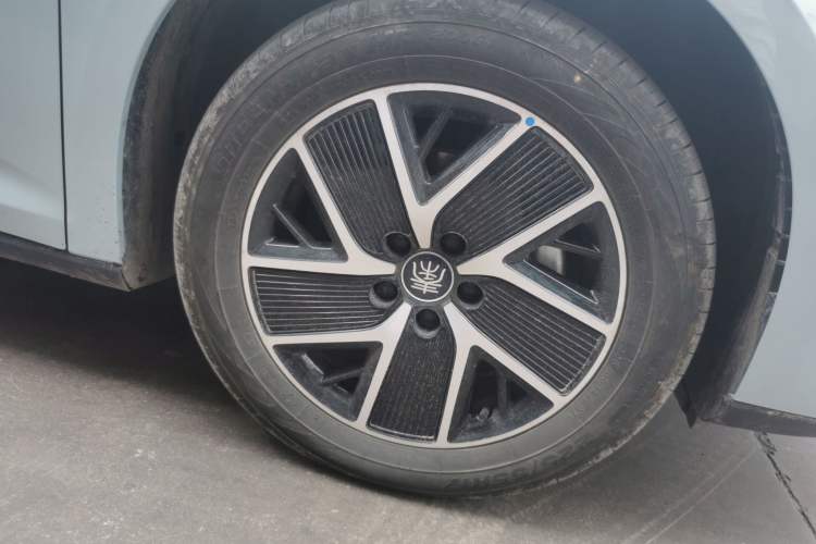 Used BYD Qin L 2024 DM-i 120KM Leading Model Right Front Wheel Hub