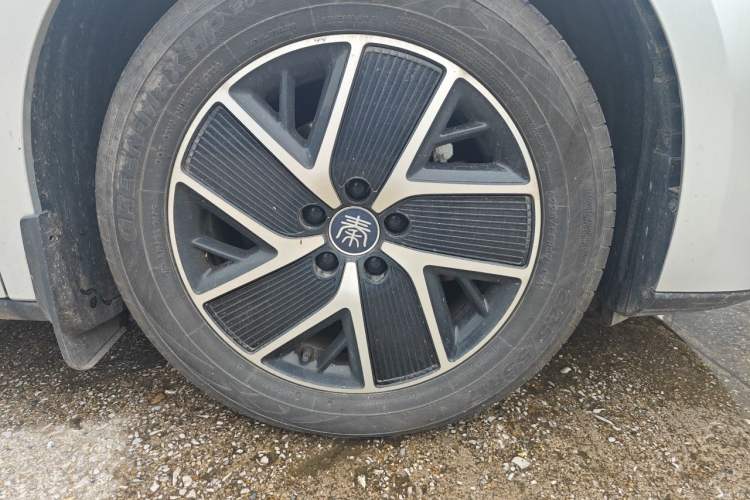 Used BYD Qin L 2024 DM-i 80KM Beyond Model Right Front Wheel Hub