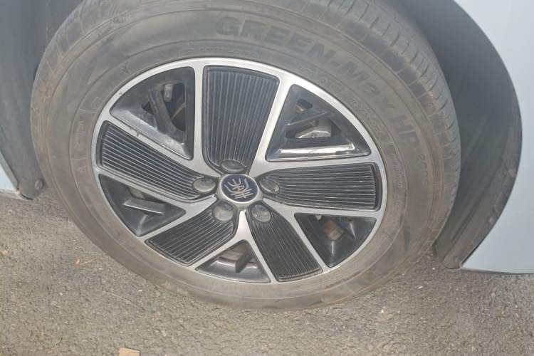 Used BYD Qin L 2024 DM-i 120KM Leading Model Right Front Wheel Hub
