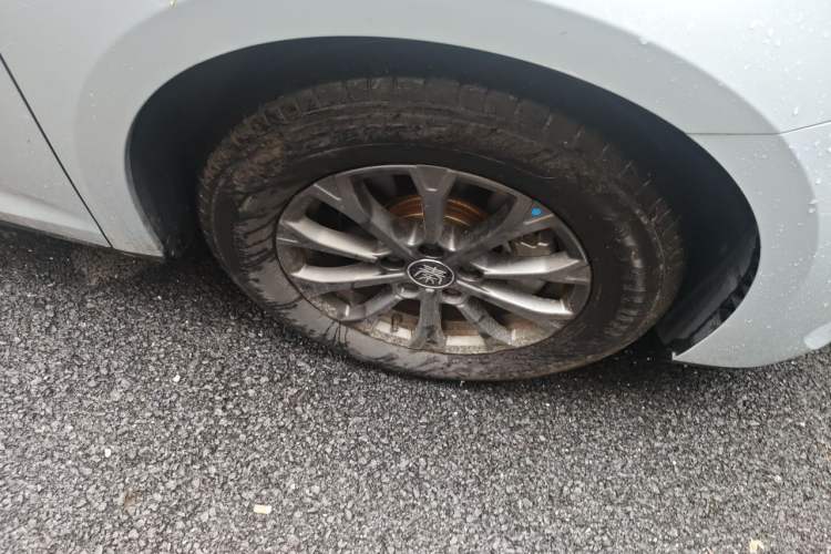 Used BYD Qin L 2024 DM-i 80KM Leading Model Right Front Wheel Hub