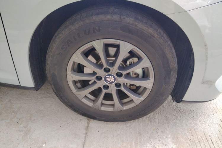 Used BYD Qin L 2024 DM-i 80KM Leading Model Right Front Wheel Hub