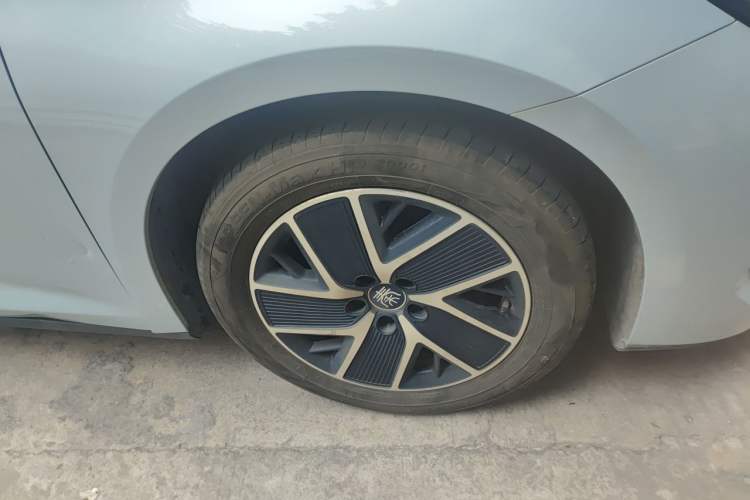 Used BYD Qin L 2024 DM-i 80KM Beyond Model Right Front Wheel Hub